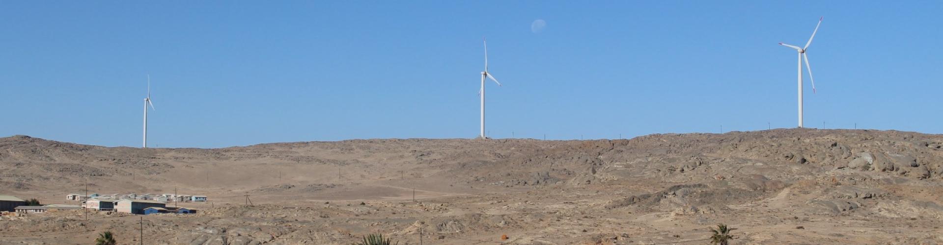 Landschaft mit Windrädern