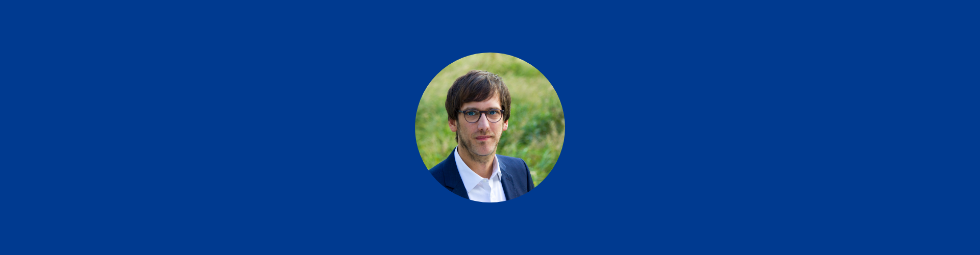 Artificial intelligence - a blessing or a curse for global climate action? Portrait of a smiling man