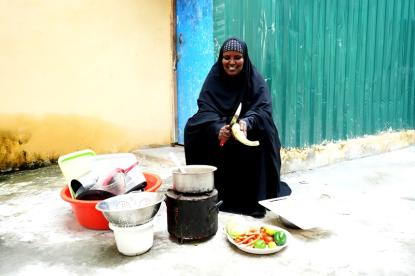 woman in somalia cooking with improved cookstove